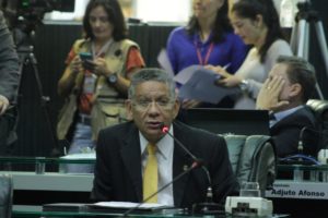 Deputado Carlos Alberto alerta para os casos de agressões a crianças no Estado