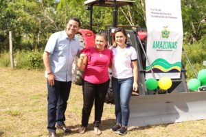 Governo do Amazonas entrega implementos agrícolas para associações de Itacoatiara e Rio Preto da Eva