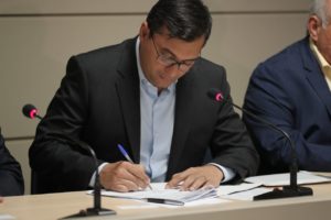 Governador Wilson Lima cumpre emenda impositiva e autoriza convênios para fortalecer o setor primário