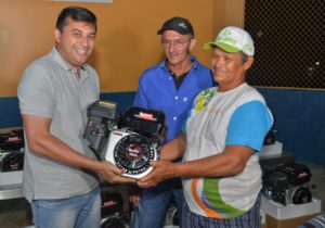Em Carauari, Wilson Lima visita hospital de gestão compartilhada e entrega implementos agrícolas