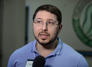 Carlos Almeida destaca a importância das contratações diretas de técnicos de enfermagem