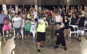 Gabriel Ricardo e Guma realizam o 1° show da turnê ‘Papo de Anão’