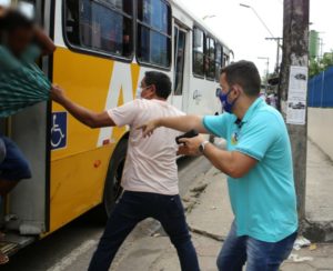 Capitão Alberto Neto prende meliantes que assaltavam linha de ônibus no Coroado