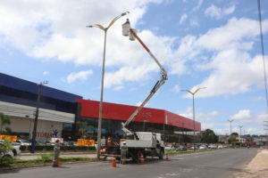 Prefeitura avança com mais 1.200 novos pontos de iluminação a LED nos bairros de Manaus
