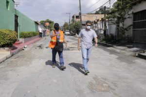 Prefeito David Almeida fiscaliza serviços do ‘Pacote de Obras de Inverno’ realizado em 14 bairros de Manaus