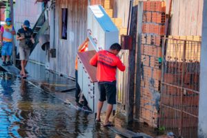 Prefeitura de Nhamundá inicia remoção de famílias atingidas pela cheia dos rios