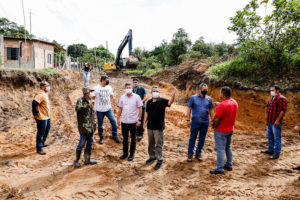 Vice-prefeito acompanha obras em ramal e ruas de comunidade na zona rural de Manaus