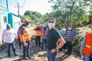 Prefeito David Almeida acompanha ação do Pacote de Obras de Inverno no Monte das Oliveiras