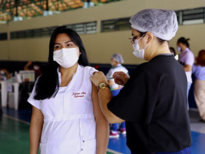 David Almeida comemora chegada de 37 mil doses do imunizante, após solicitação da FNP junto à embaixada dos EUA