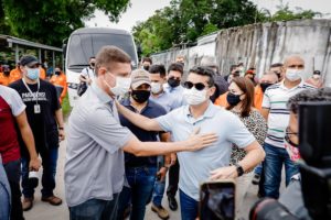 David Almeida e Marcos Rotta dão início a mutirão de infraestrutura e limpeza na comunidade São João, na zona Norte