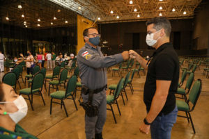 Prefeito David Almeida convoca população a procurar os postos de vacinação da capital