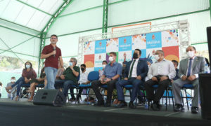 David Almeida reinaugura escola municipal Tereza Cordovil e entrega Centro de Tecnologias Educacionais