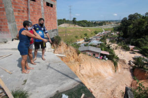 Prefeitura começa a recuperar área afetada por erosão no bairro Cidade Nova