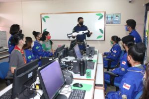 Estudantes da rede estadual recebem medalhas do ministro Marcos Pontes por participação em olimpíada de astronomia