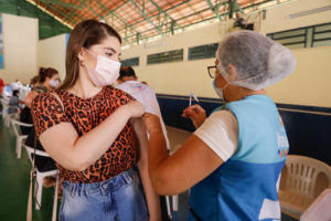 Mais de 12 mil adolescentes receberam a segunda dose da vacina contra a Covid-19 neste sábado