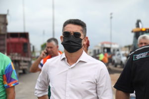 Prefeito David Almeida acompanha revitalização do entorno da Manaus Moderna e da Feira da Banana