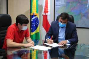 Wilson Lima assina cessão de imóvel para Prefeitura de Urucará ampliar a oferta de vagas em creche