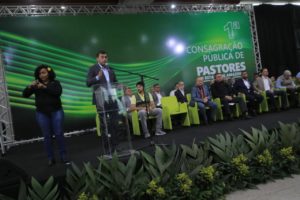 Ao lado de Bolsonaro, Wilson Lima participa da 1ª Consagração Pública de Pastores do Amazonas