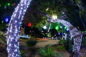 Prefeitura de Manaus monta cenários instagramáveis com decoração natalina na Ponta Negra