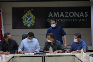 Wilson Lima assina convênios de R$ 36,7 milhões para investimentos em seis municípios do Amazonas