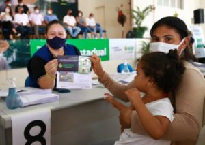 Wilson Lima inicia entrega do Auxílio Estadual em Autazes e benefício chega aos 62 municípios