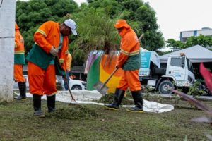 Prefeitura de Manaus realiza o primeiro mutirão de limpeza de 2022 no bairro Cachoeirinha