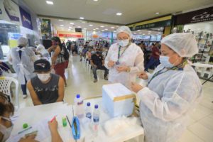 Ação do Governo do Amazonas em supermercados aplicou mais de 22 mil doses contra Covid-19 em dois dias