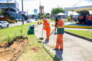 Praça na zona Leste recebe reparos da Prefeitura de Manaus e ganha monumento ‘Onça-pintada’