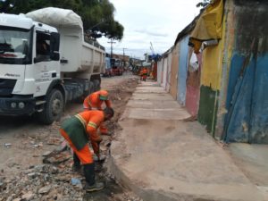 Prefeitura libera calçadas no entorno de escola municipal no São José