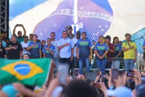 Wilson Lima e primeira-dama Taiana Lima participam da Marcha para Jesus, com a presença do presidente Bolsonaro