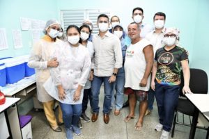 David Almeida recebe 4ª dose da vacina contra a Covid-19 e salienta importância do reforço do imunizante no combate à pandemia