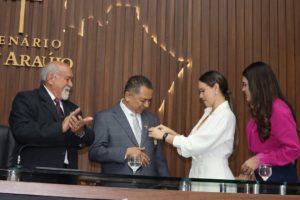 Prefeito Anderson Sousa recebe Medalha Ruy Araújo na Assembleia Legislativa do Amazonas