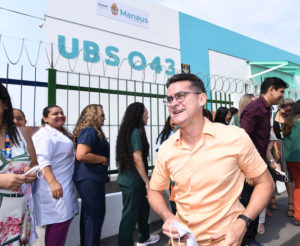 Prefeito David Almeida entrega 27ª unidade de saúde revitalizada na capital e anuncia aumento de salário dos ACSs