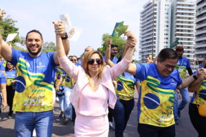 Prefeito David Almeida destaca estímulo ao amor, pátria e resgate de tradição durante o Desfile Cívico Municipal