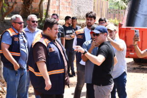 Prefeito David Almeida destaca avanços do programa ‘Asfalta Manaus’ na zona Leste durante fiscalização