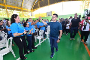 Prefeito David Almeida entrega escola municipal Izabel Angarita revitalizada à população