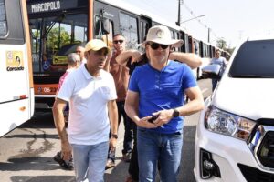 Prefeito David Almeida entrega mais 45 novos ônibus para renovar frota manauara