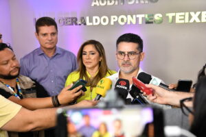 Prefeito David Almeida lança campanha ‘Alfabetiza Manaus’ e destaca esforços para colocar a educação básica da cidade entre as melhores do país