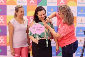 Prefeitura realiza sensibilização do Outubro Rosa em shopping de Manaus