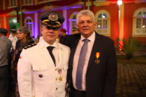 Prefeitura é homenageada com medalha da Polícia Militar