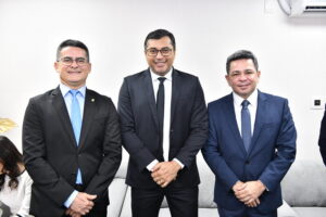 Prefeito David Almeida prestigia posse dos novos parlamentares da Assembleia Legislativa do Amazonas