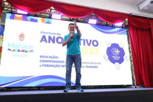 Prefeito David Almeida participa do encerramento das apresentações do Educa + Manaus