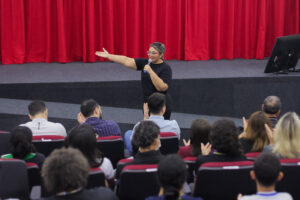 Prefeitura de Manaus realiza palestra motivacional ‘Pró-Saeb’ para alunos de grêmios estudantis