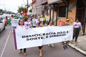 Prefeitura de Manaus participa de passeata em prol do combate à violência contra a mulher