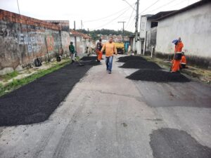 Prefeitura de Manaus realiza manutenção viária no conjunto Galileia