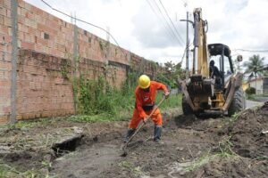 Prefeitura desobstruiu 900 bueiros em Manaus no mês de março