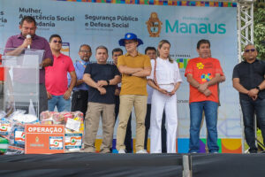 Prefeitura de Manaus entrega kits de assistência humanitária para famílias afetadas pela chuva