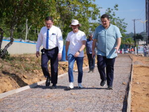 Prefeito destaca avanço das obras de construção da ciclovia na Ponta Negra e anuncia entrega para o mês de setembro