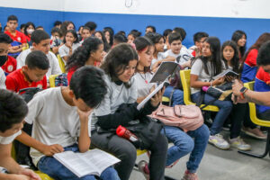 Escola da Prefeitura de Manaus recebe projeto de prevenção às drogas ‘Pense Antes’