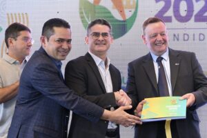 Prefeito recebe Parlamento Europeu e entrega dossiê da candidatura de Manaus à ‘Cidade Sul-Americana do Desporto’